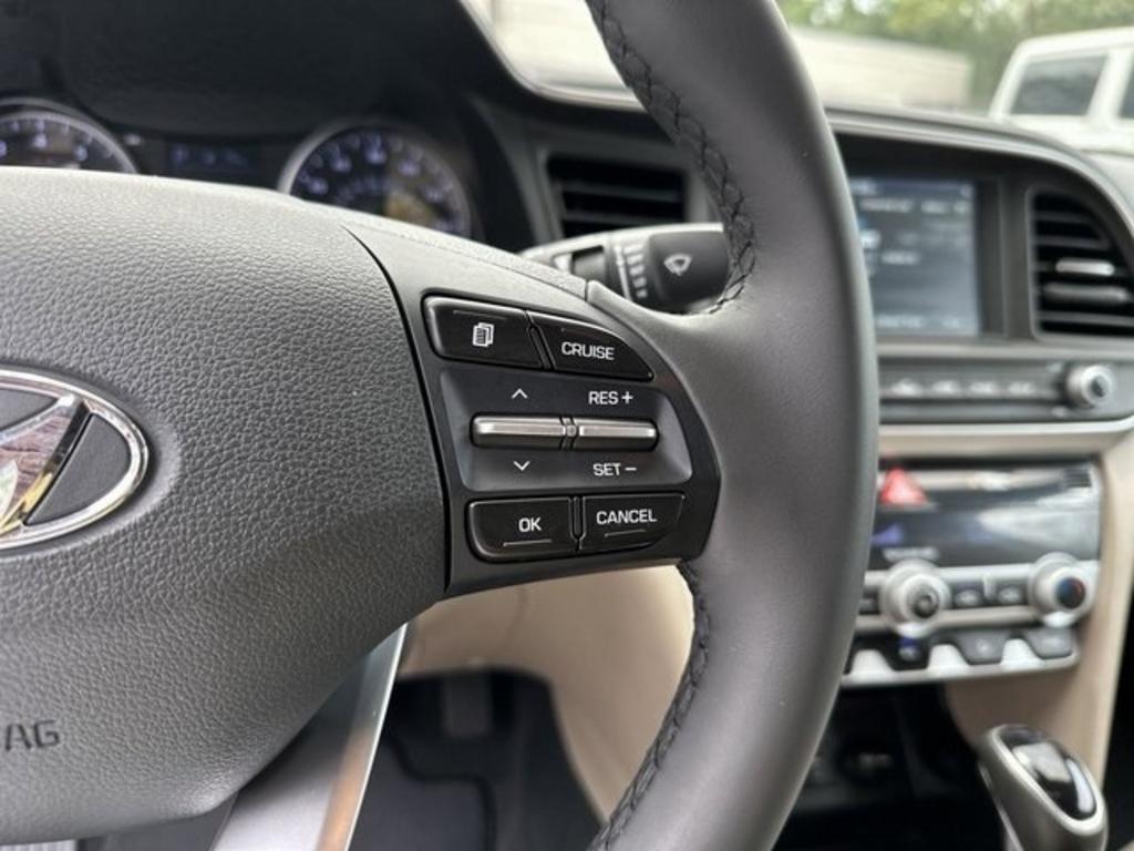 2020 Hyundai Elantra SEL photo