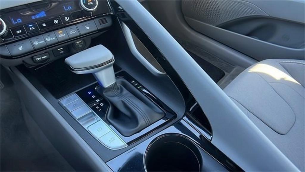 2023 Hyundai Elantra SEL photo