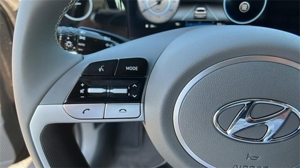 2023 Hyundai Elantra SEL photo