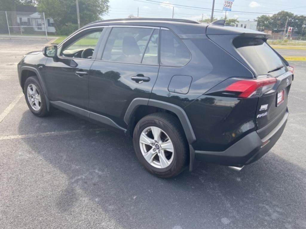 2019 Toyota RAV4 XLE photo