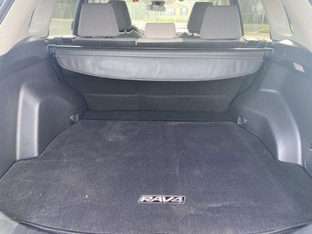 2019 Toyota RAV4 XLE photo