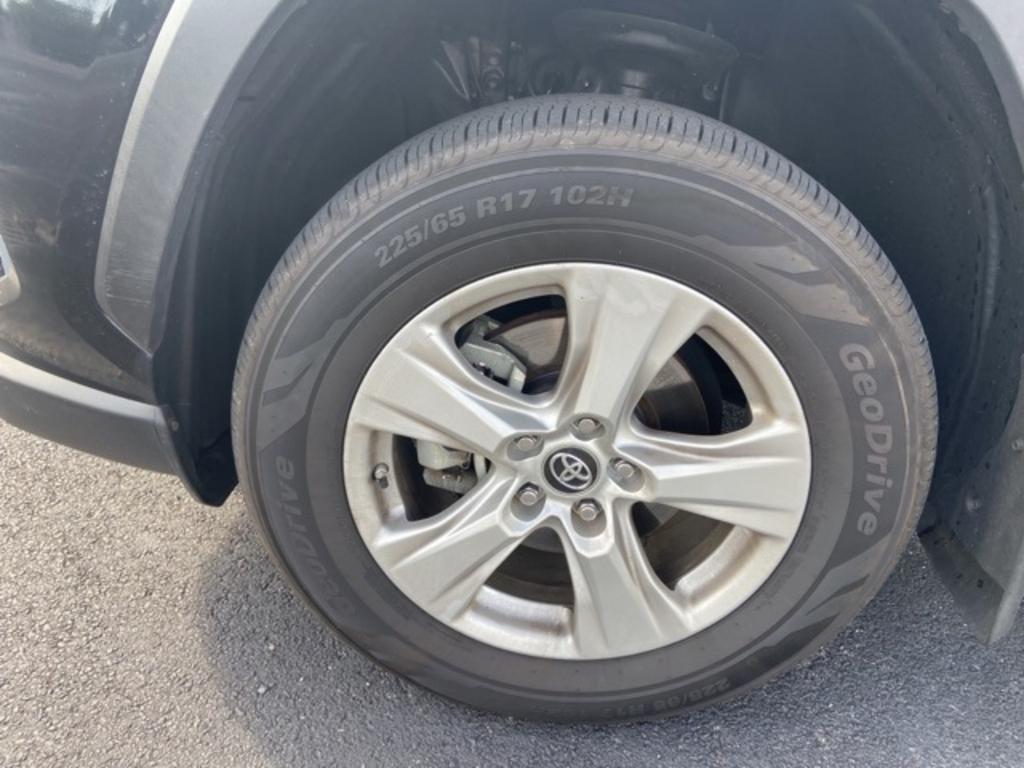 2019 Toyota RAV4 XLE photo