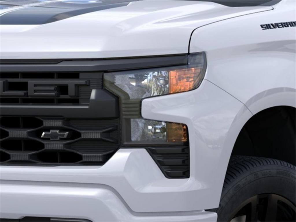 2024 Chevrolet Silverado 1500 Custom photo 9