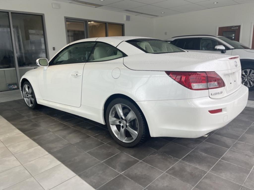 2010 Lexus IS - $17,000