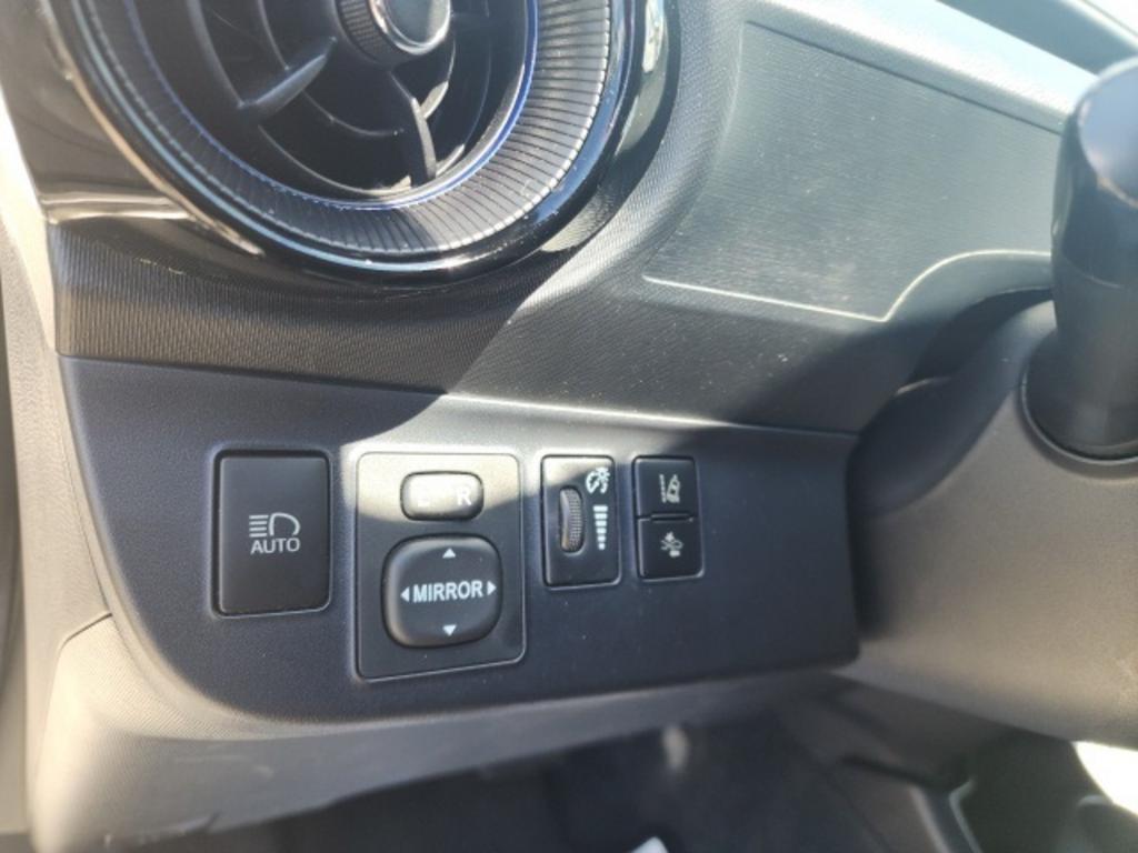 2018 Toyota Prius - $17,500