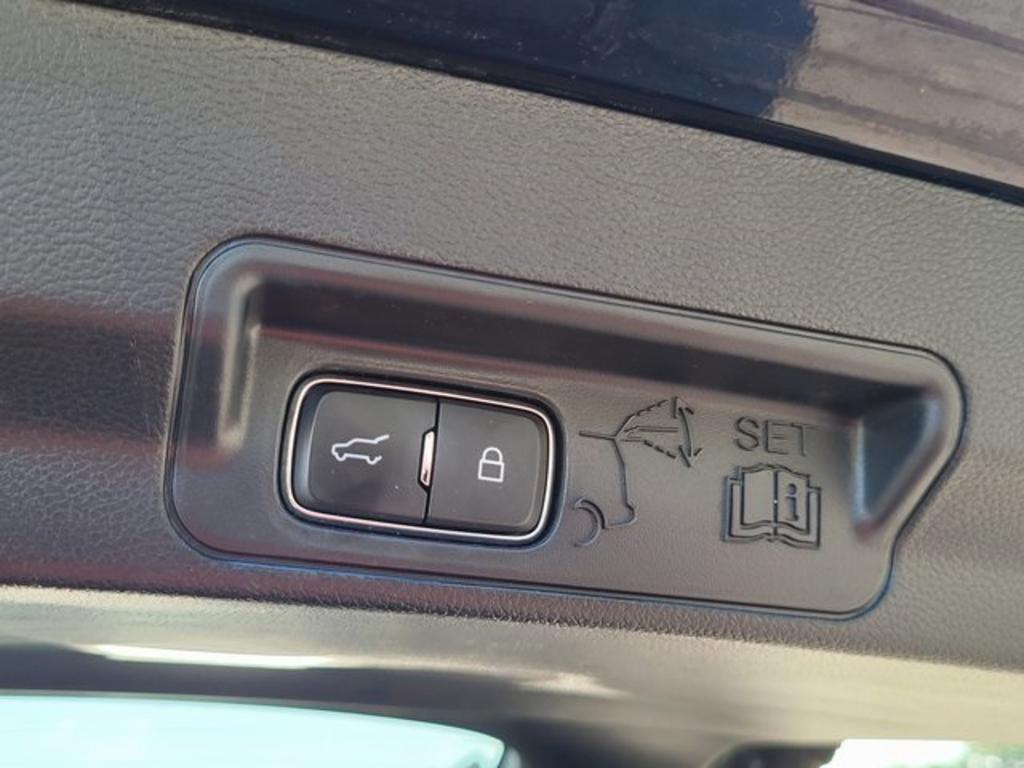 2021 Ford Explorer ST photo