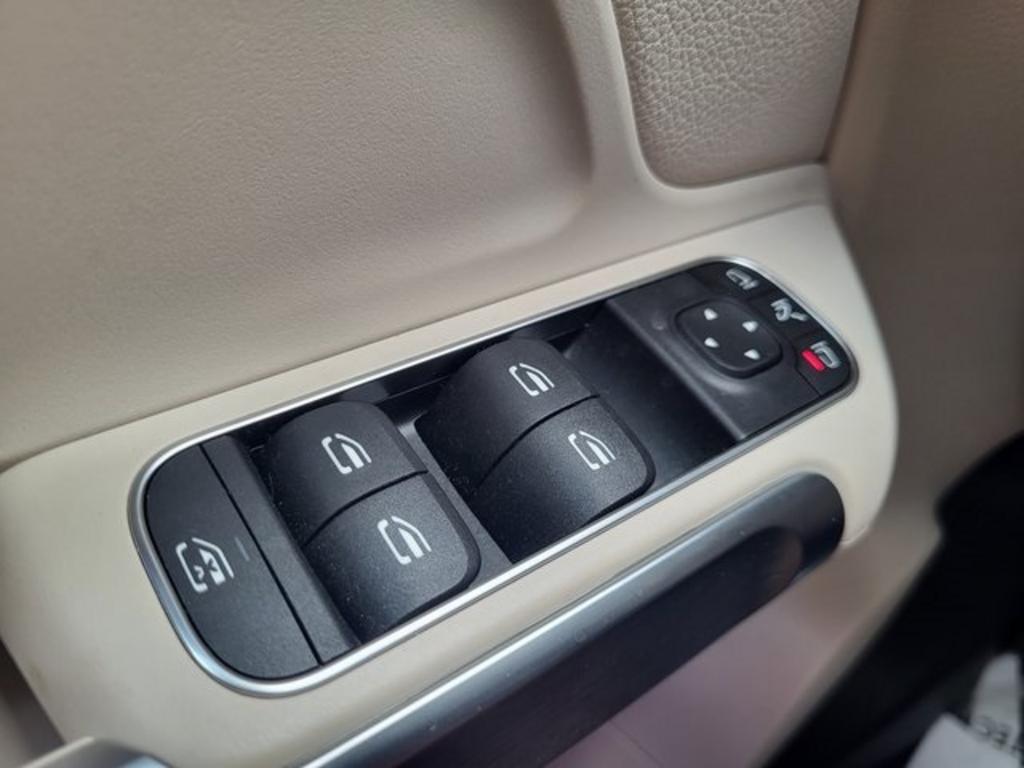 2022 Mercedes-Benz GLB - $40,000