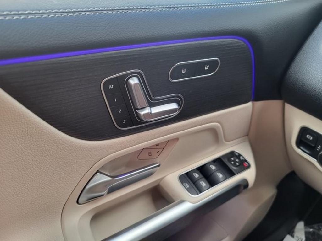 2022 Mercedes-Benz GLB - $40,000