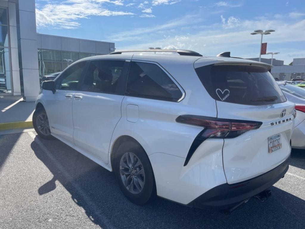 2021 Toyota Sienna - $37,500