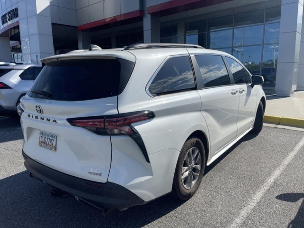 2021 Toyota Sienna - $37,500