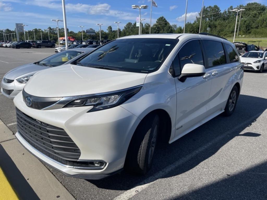 2021 Toyota Sienna - $37,500