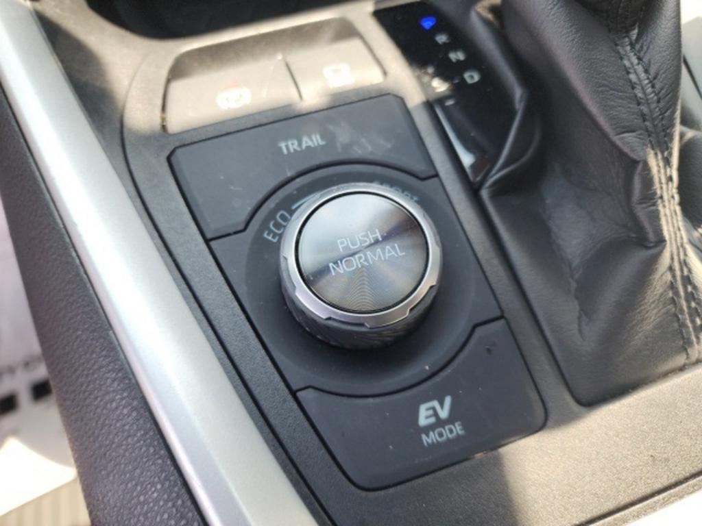 2020 Toyota RAV4 - $35,000