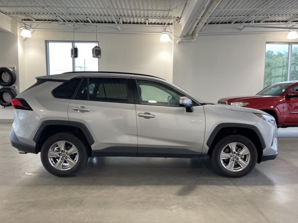 2022 Toyota RAV4 - $32,000