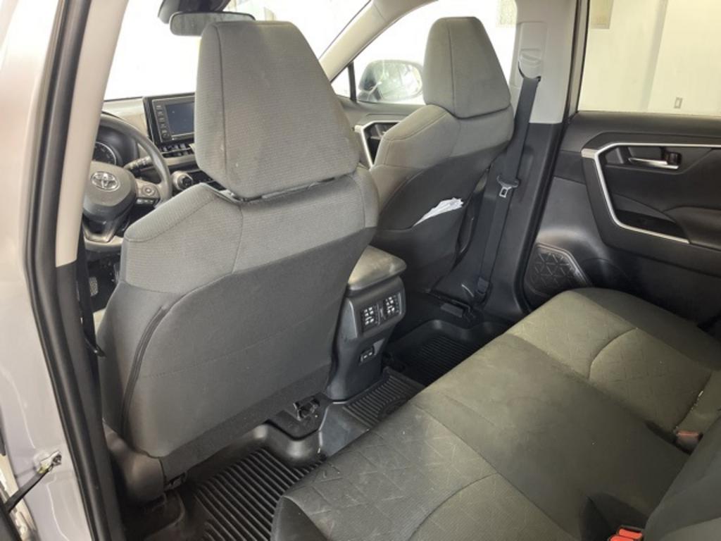 2022 Toyota RAV4 - $32,000