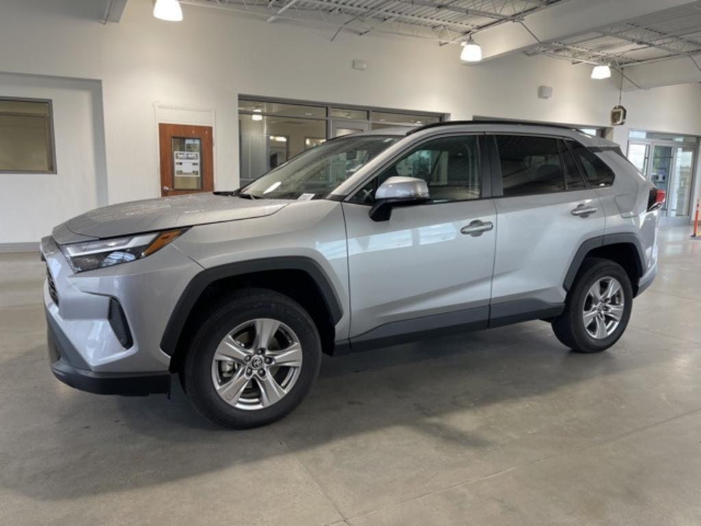 2022 Toyota RAV4 - $32,000