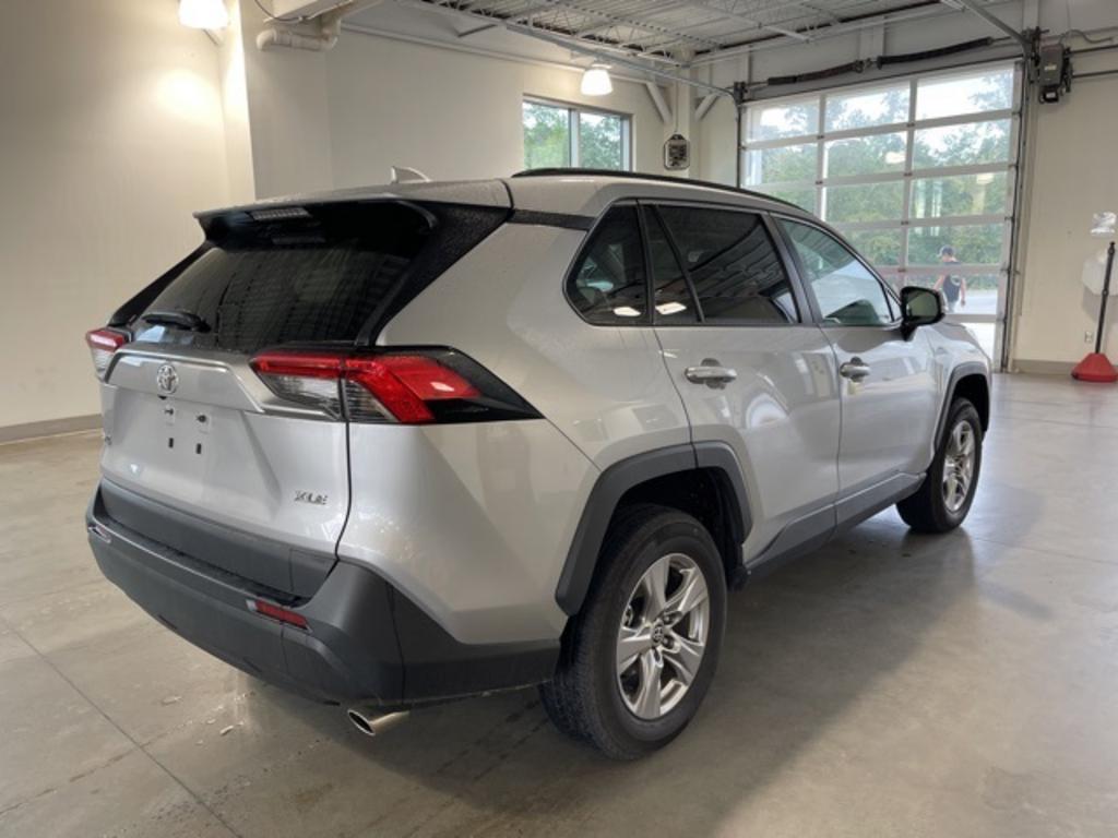 2022 Toyota RAV4 - $32,000