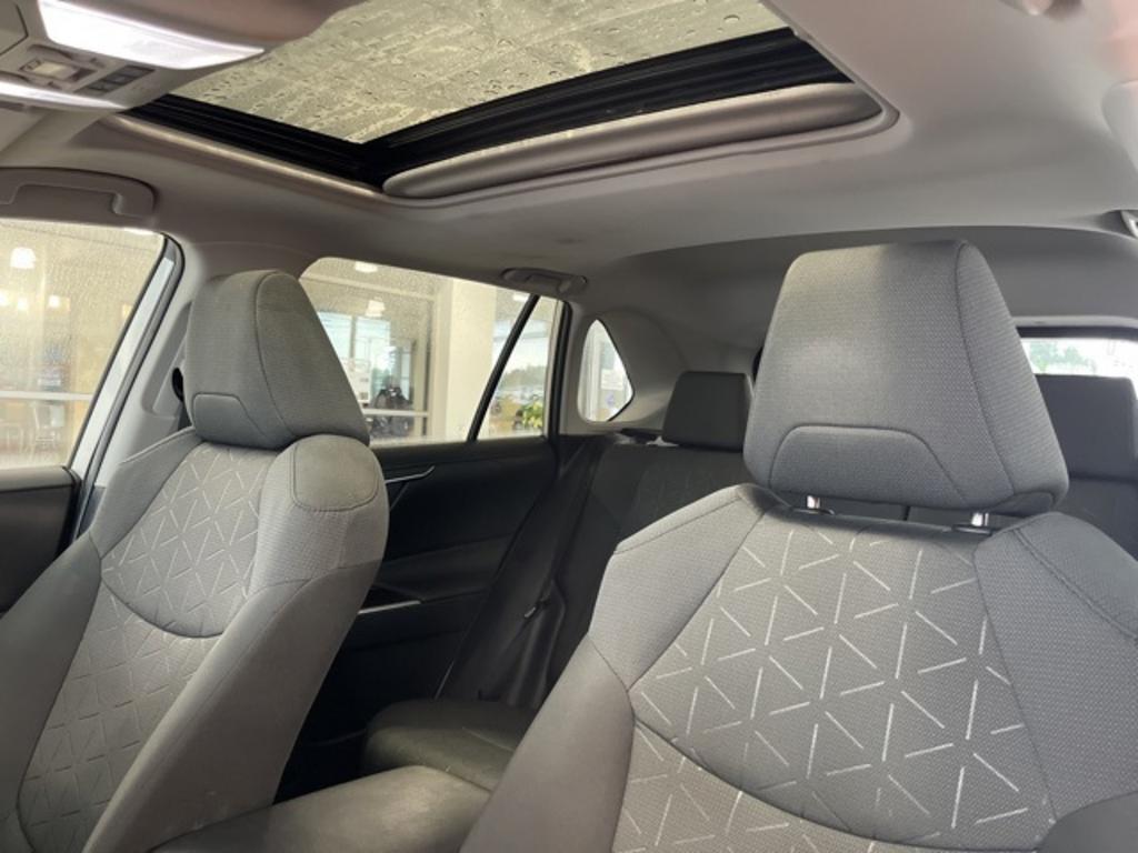 2022 Toyota RAV4 - $32,000
