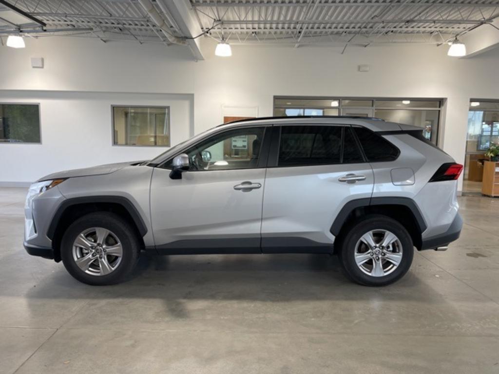 2022 Toyota RAV4 - $32,000