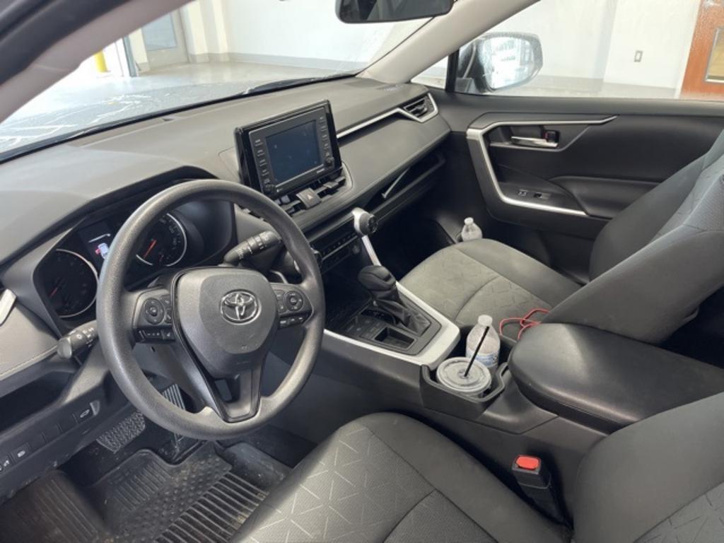 2022 Toyota RAV4 - $32,000