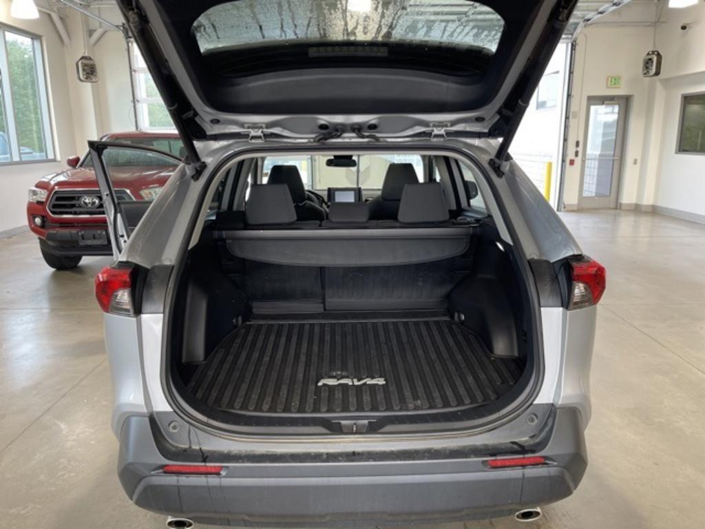 2022 Toyota RAV4 - $32,000