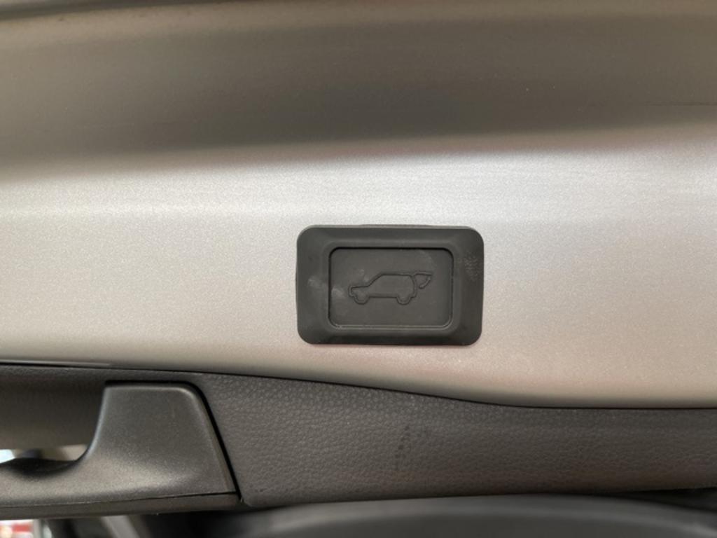 2022 Toyota RAV4 - $32,000