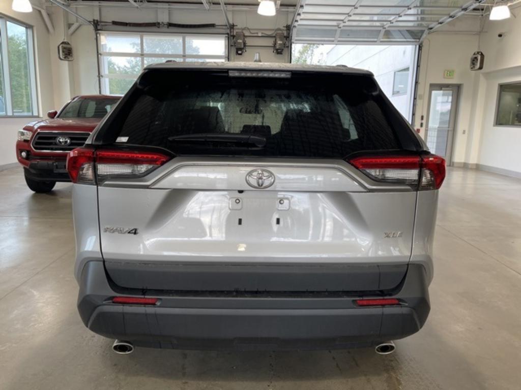 2022 Toyota RAV4 - $32,000