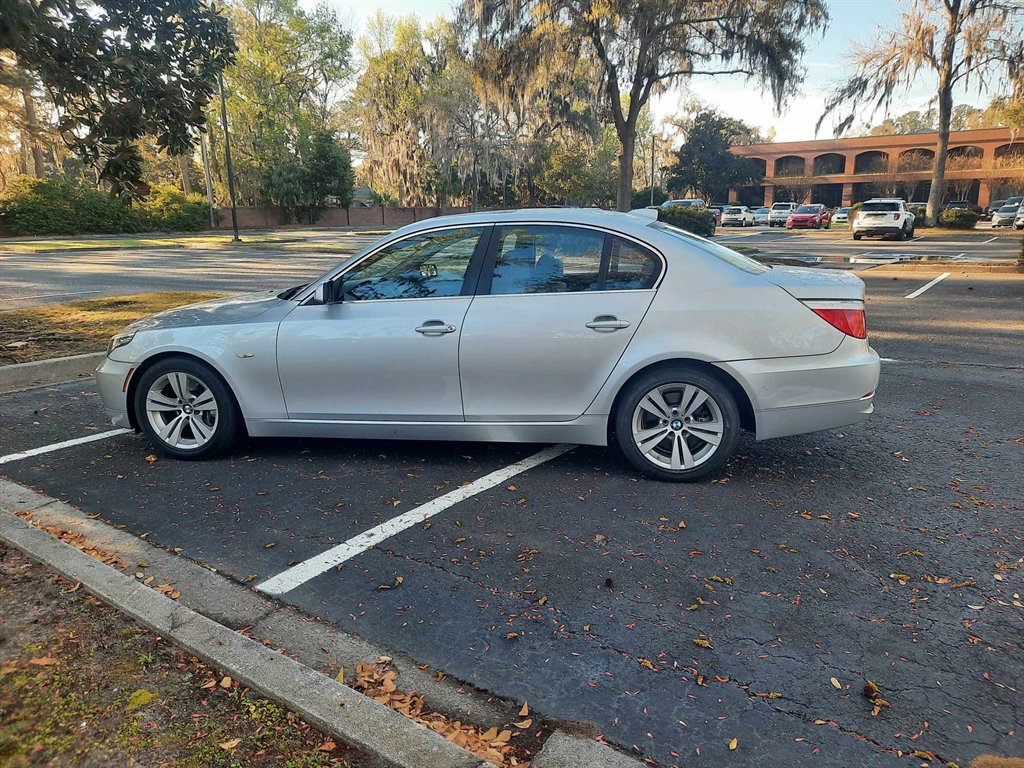 2009 BMW 5-Series 528i photo