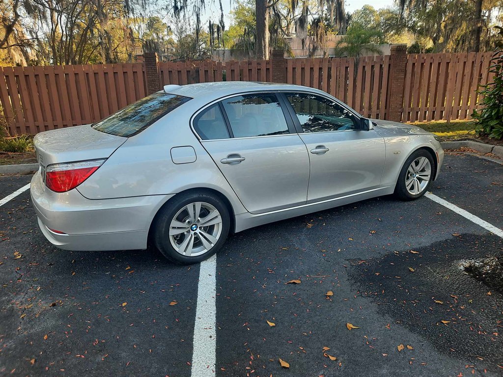 2009 BMW 5-Series 528i photo
