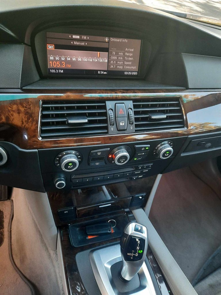 2009 BMW 5-Series 528i photo