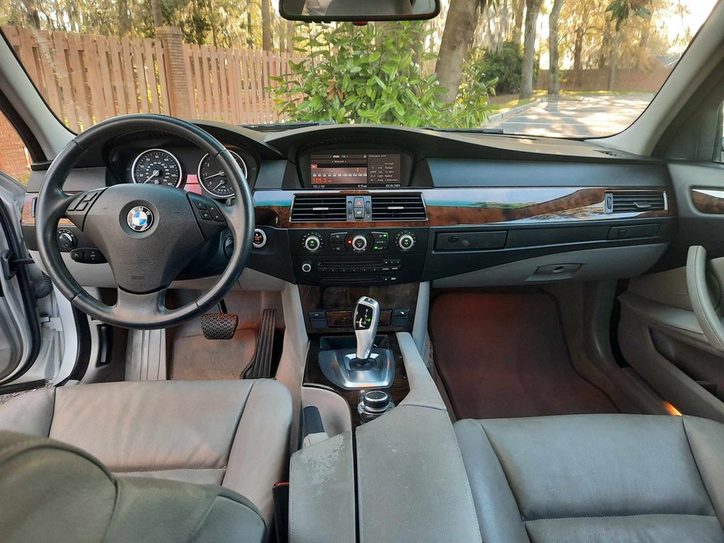 2009 BMW 5-Series 528i photo