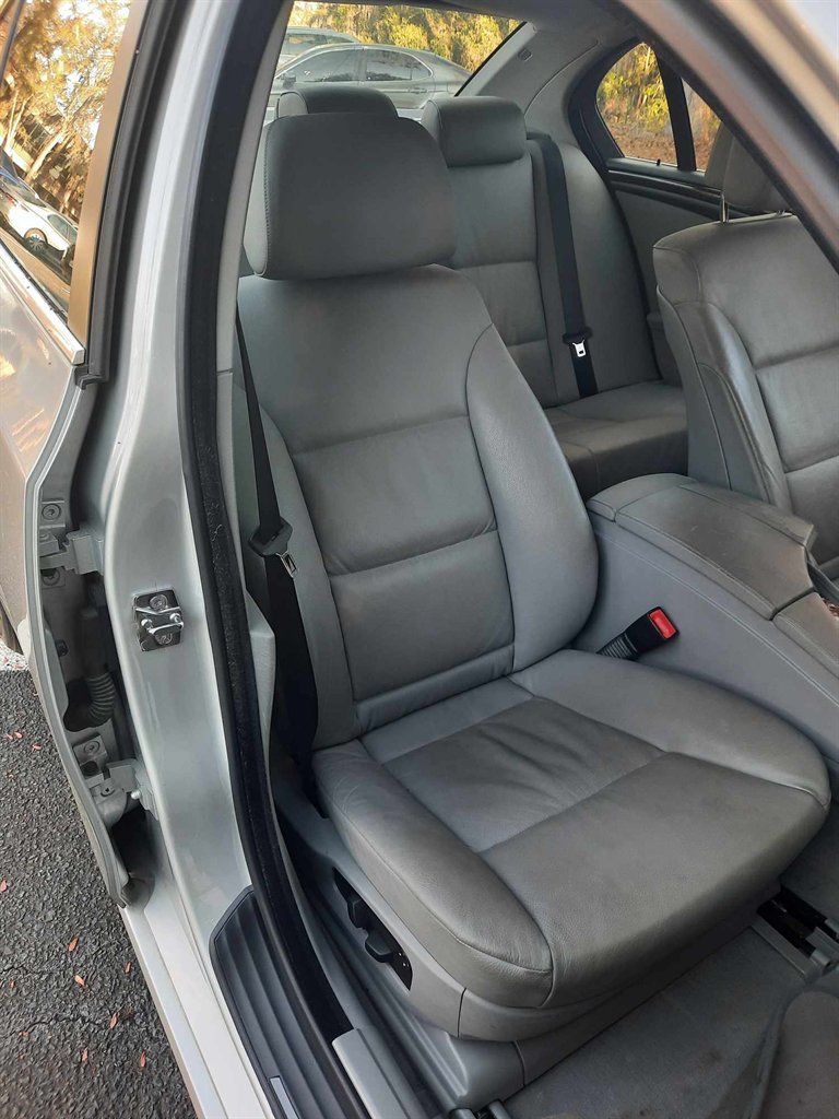 2009 BMW 5-Series 528i photo