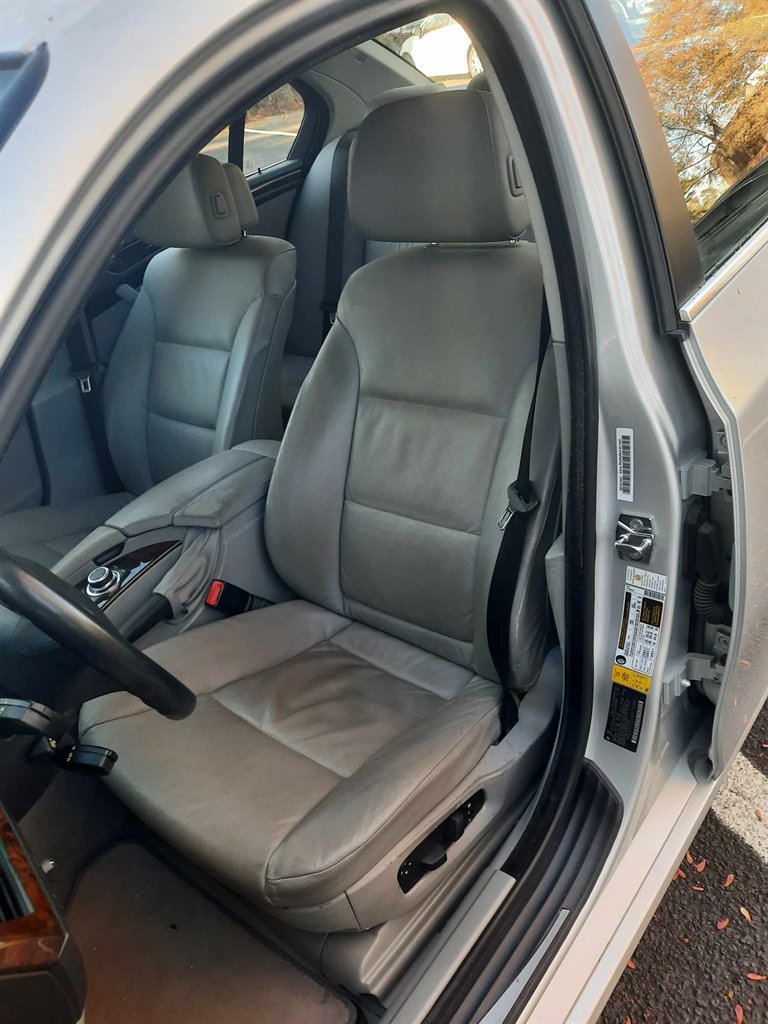 2009 BMW 5-Series 528i photo