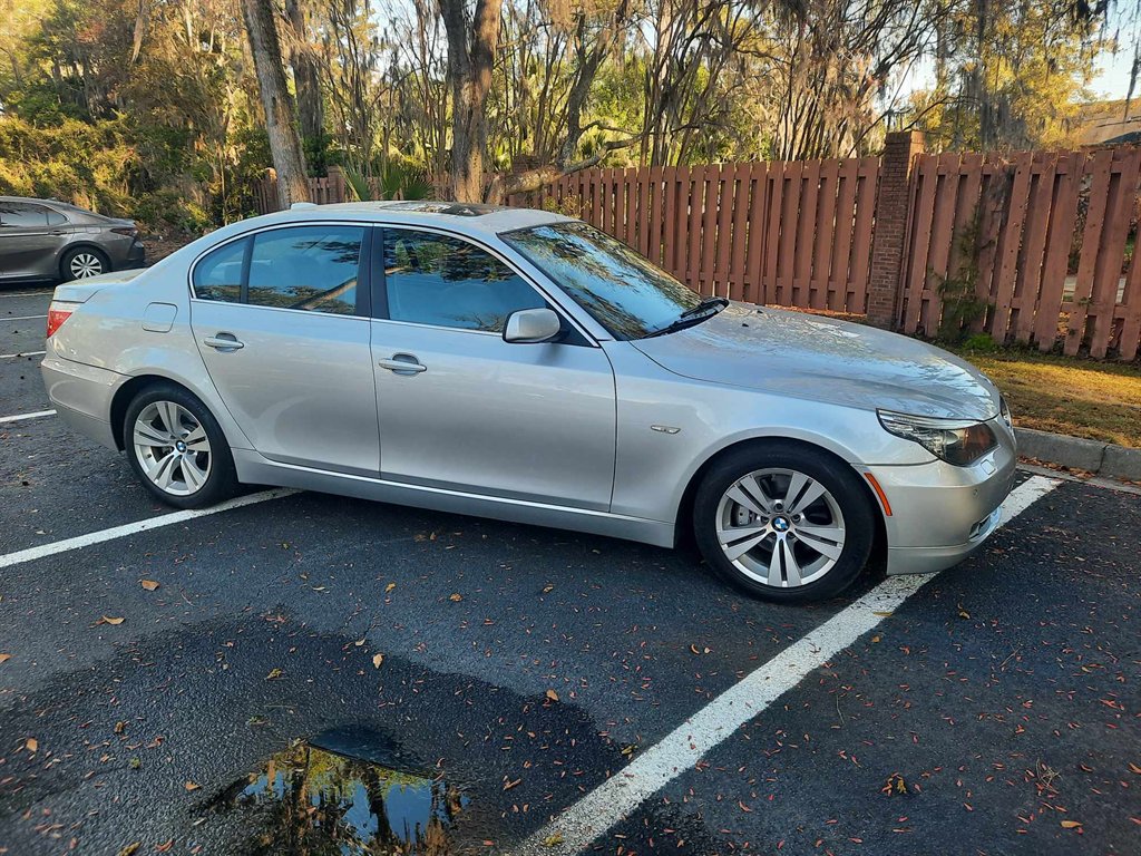 2009 BMW 5-Series 528i photo