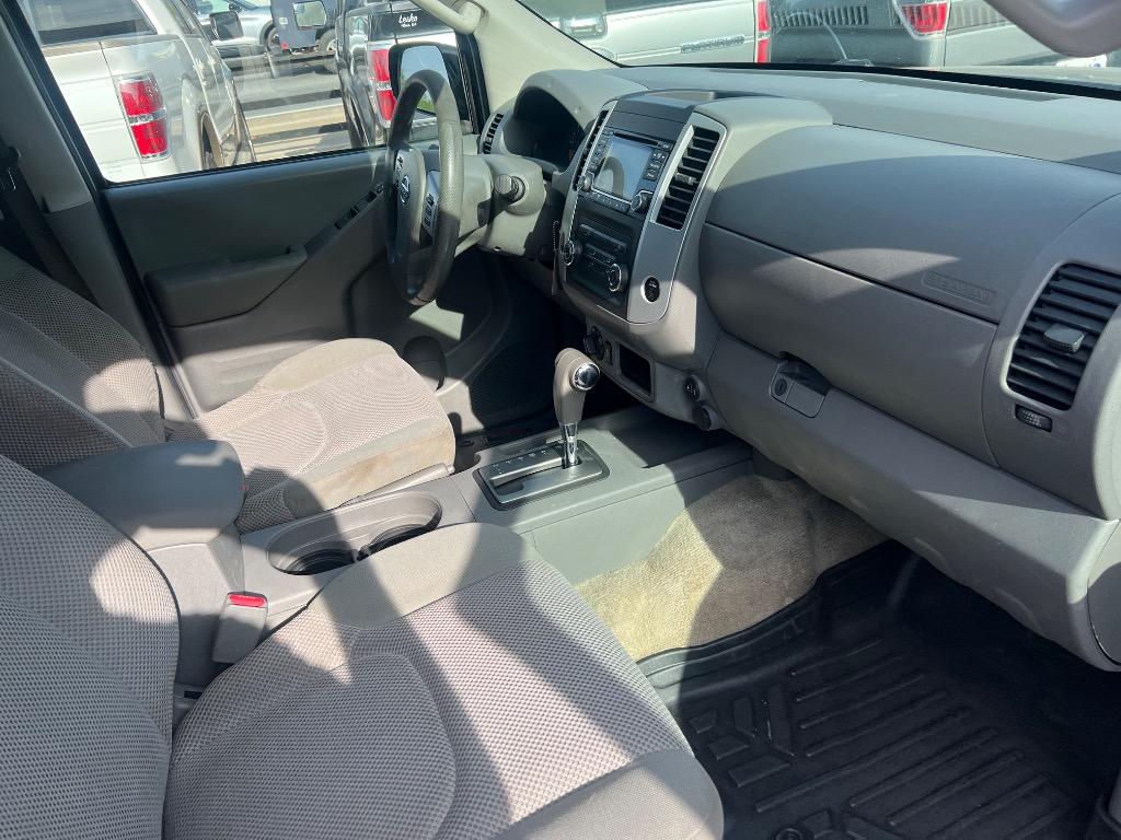 2017 Nissan Frontier SV photo
