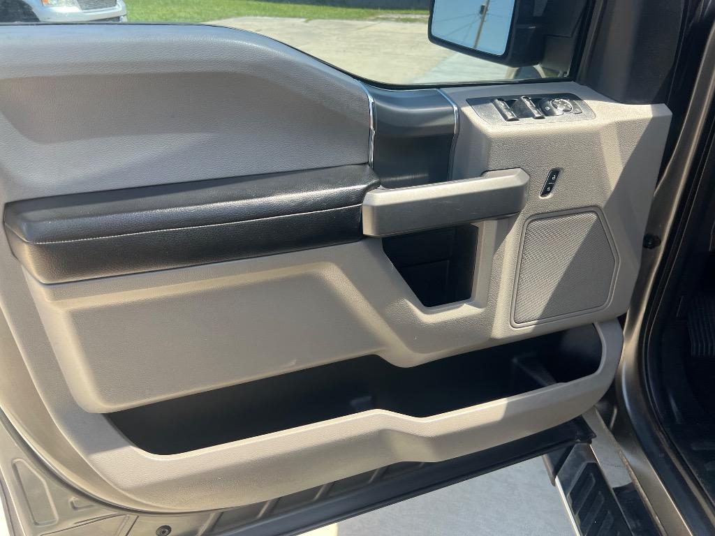 2015 Ford F150 XLT photo