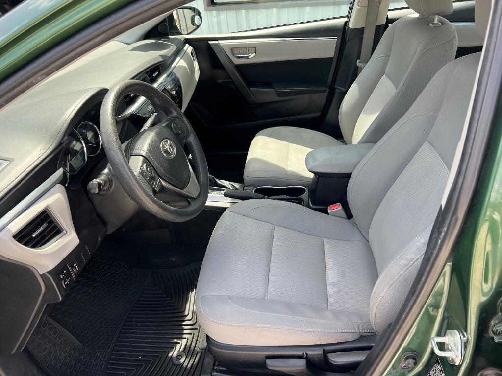 2015 Toyota Corolla LE photo