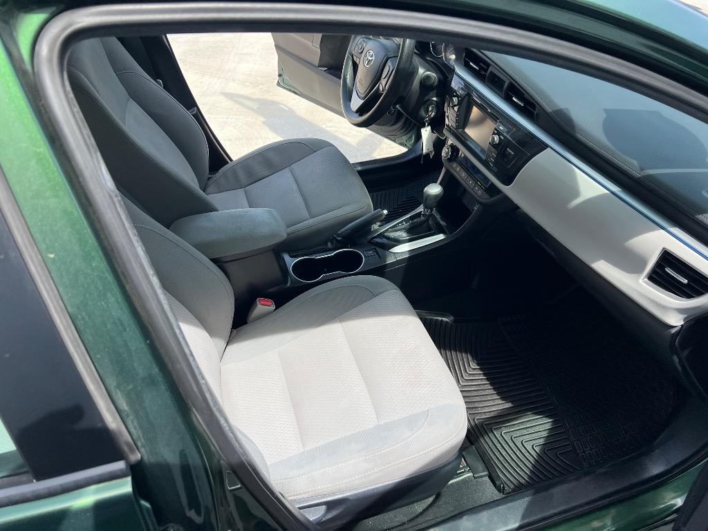 2015 Toyota Corolla LE photo