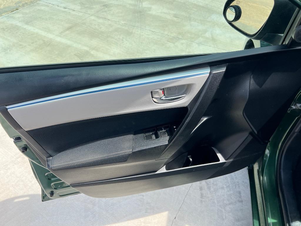2015 Toyota Corolla LE photo