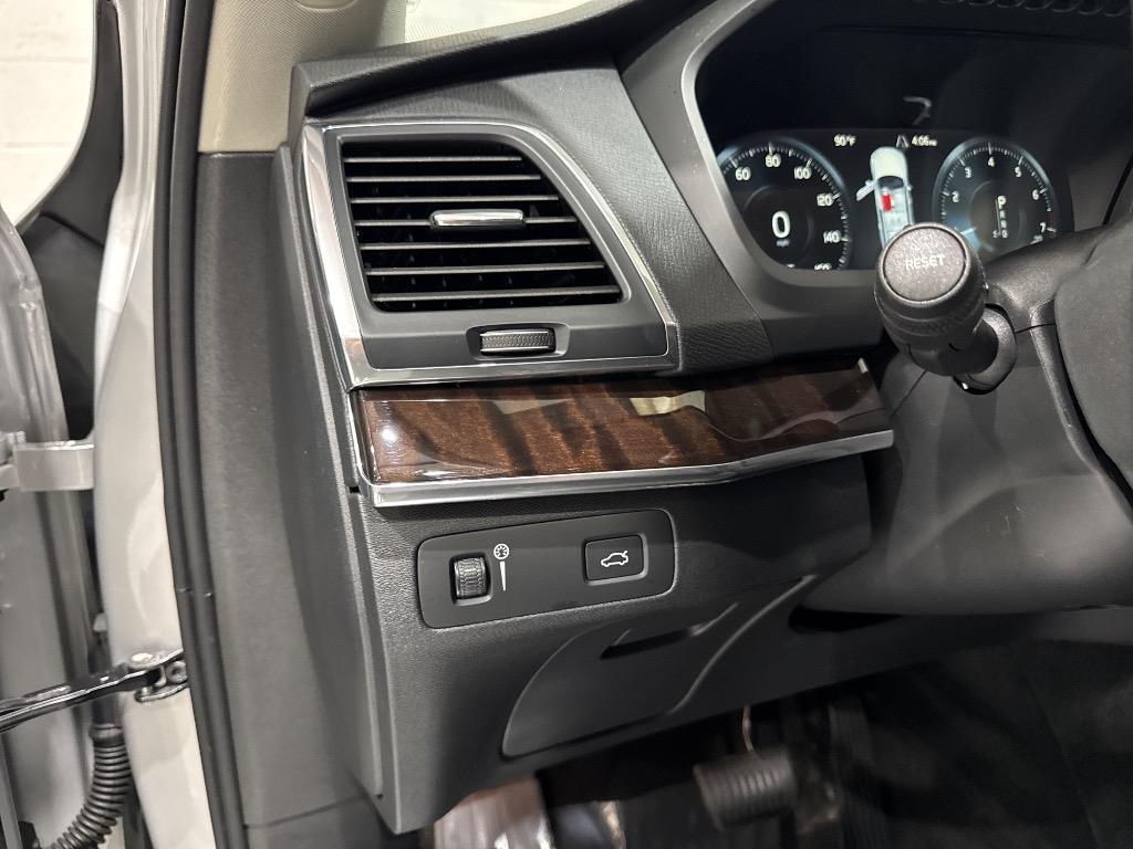2019 Volvo XC90 - $20,995