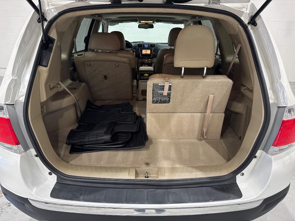 2013 Toyota Highlander - $14,995