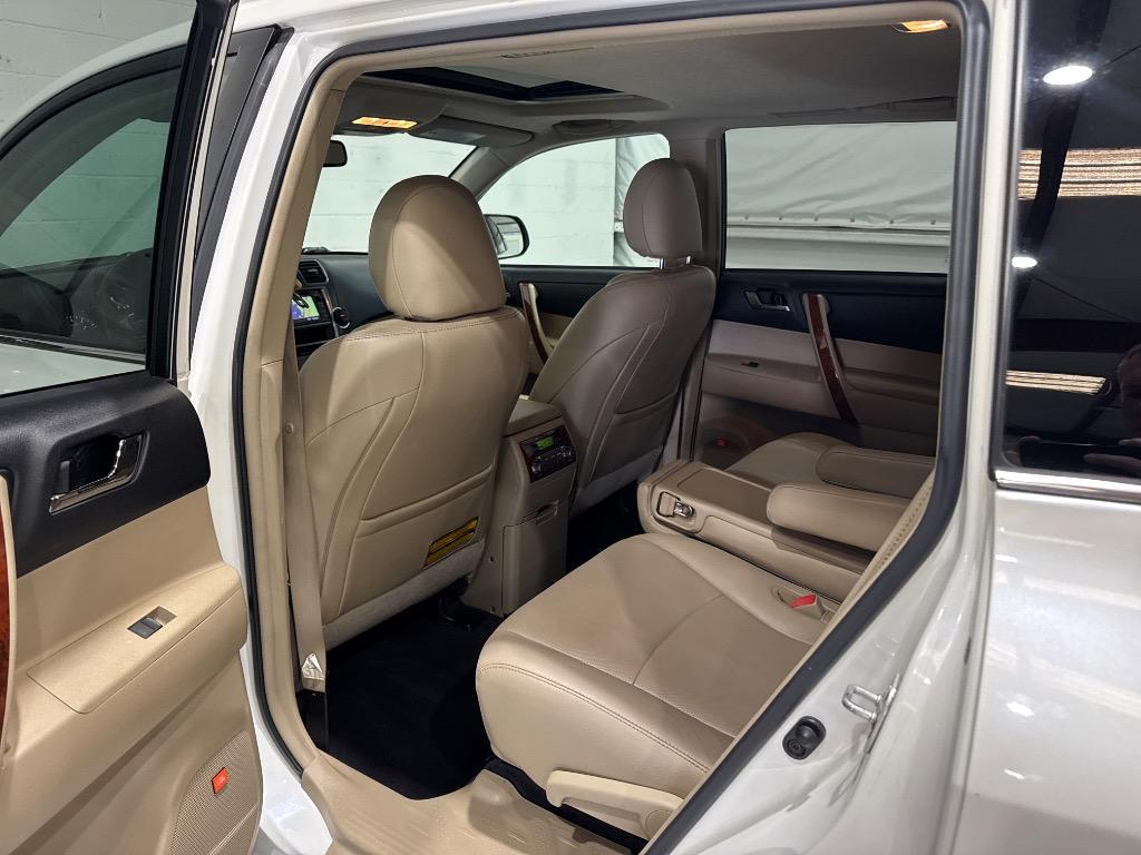 2013 Toyota Highlander - $14,995