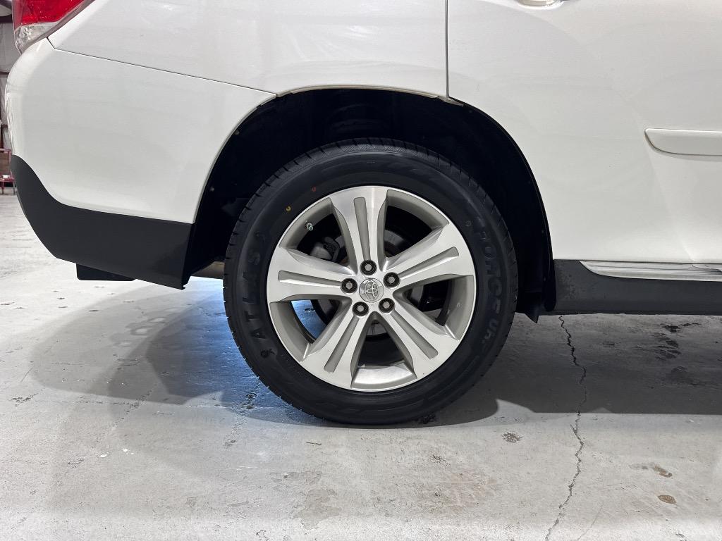 2013 Toyota Highlander - $14,995