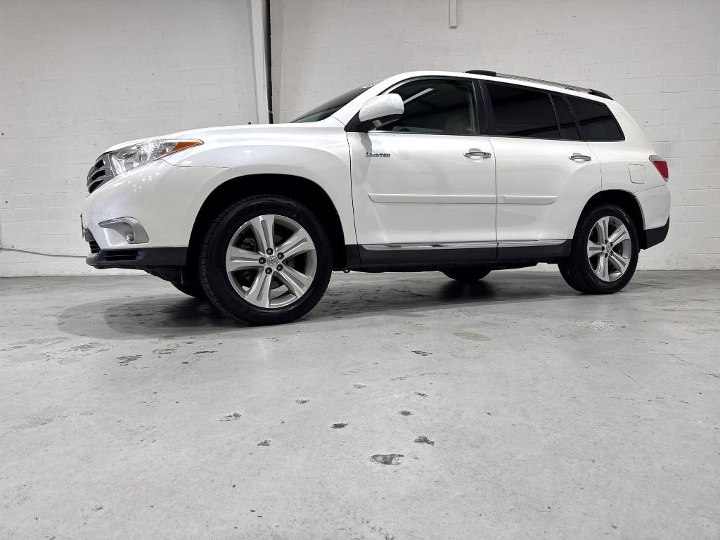 2013 Toyota Highlander - $14,995