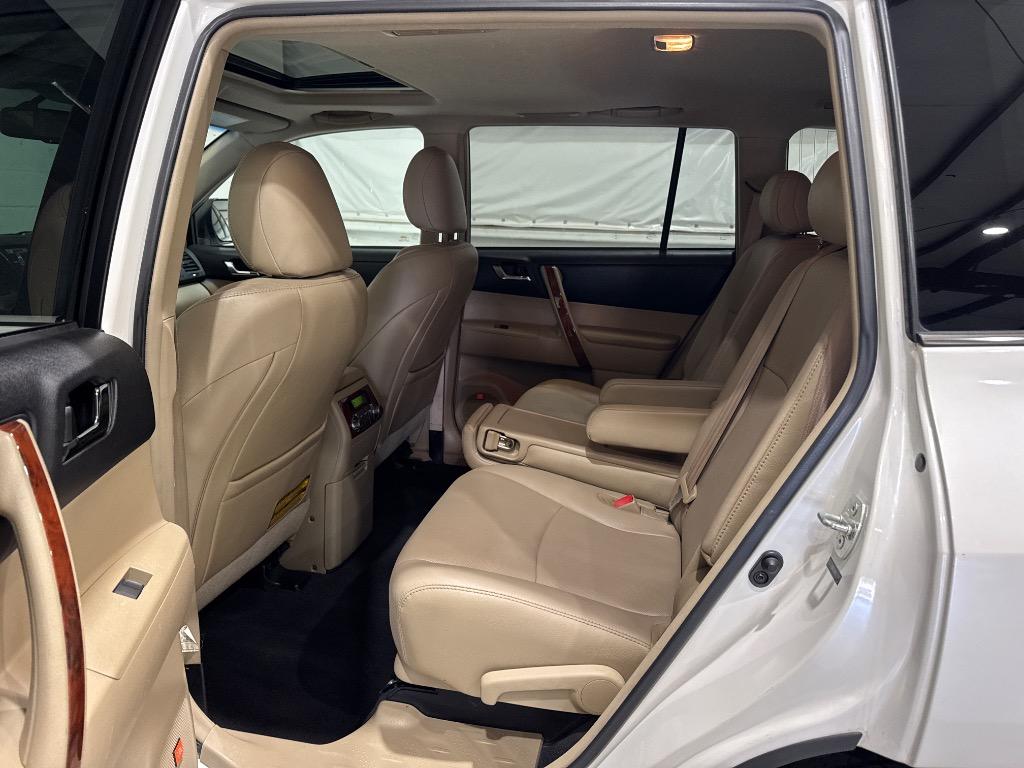 2013 Toyota Highlander - $14,995