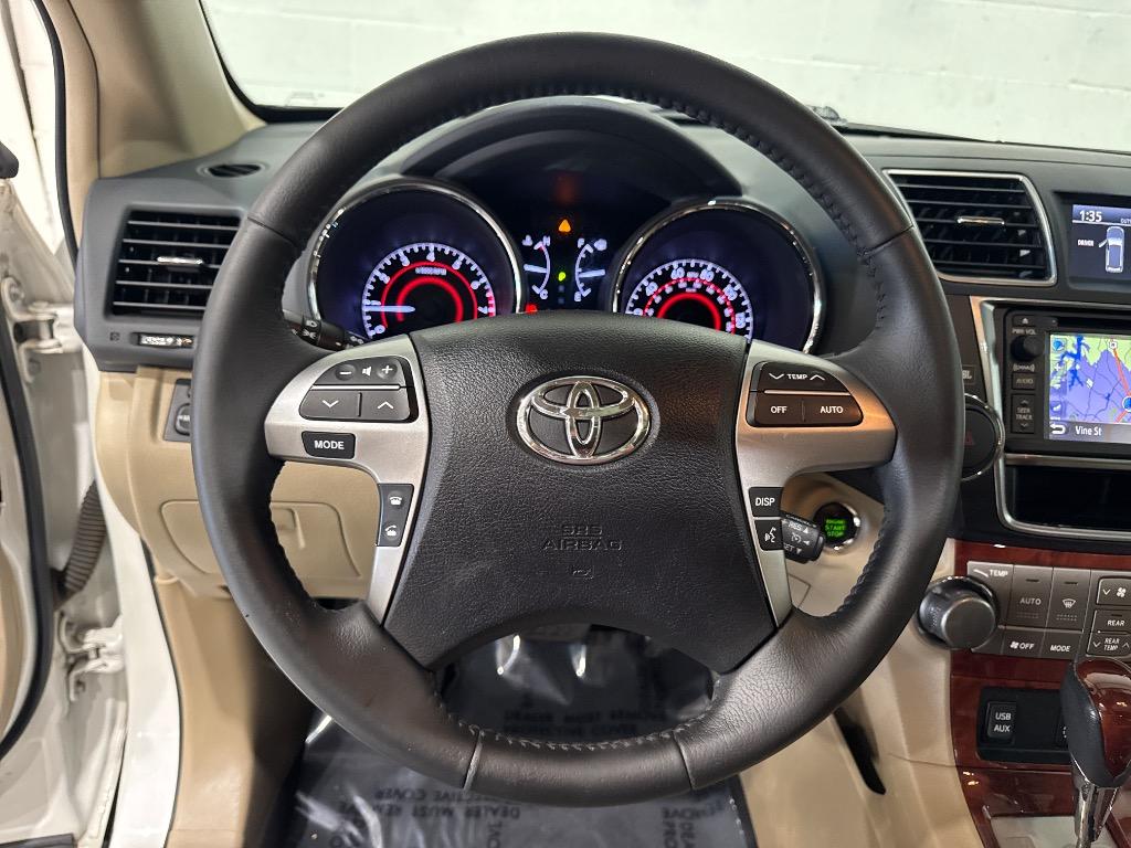 2013 Toyota Highlander - $14,995
