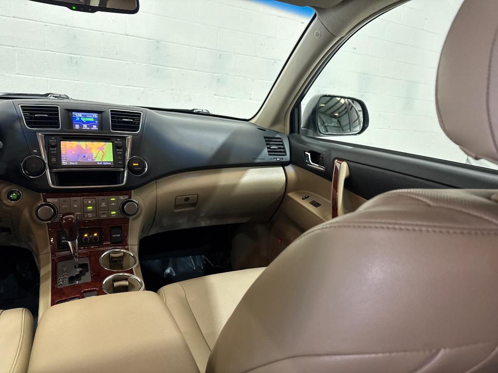 2013 Toyota Highlander - $14,995