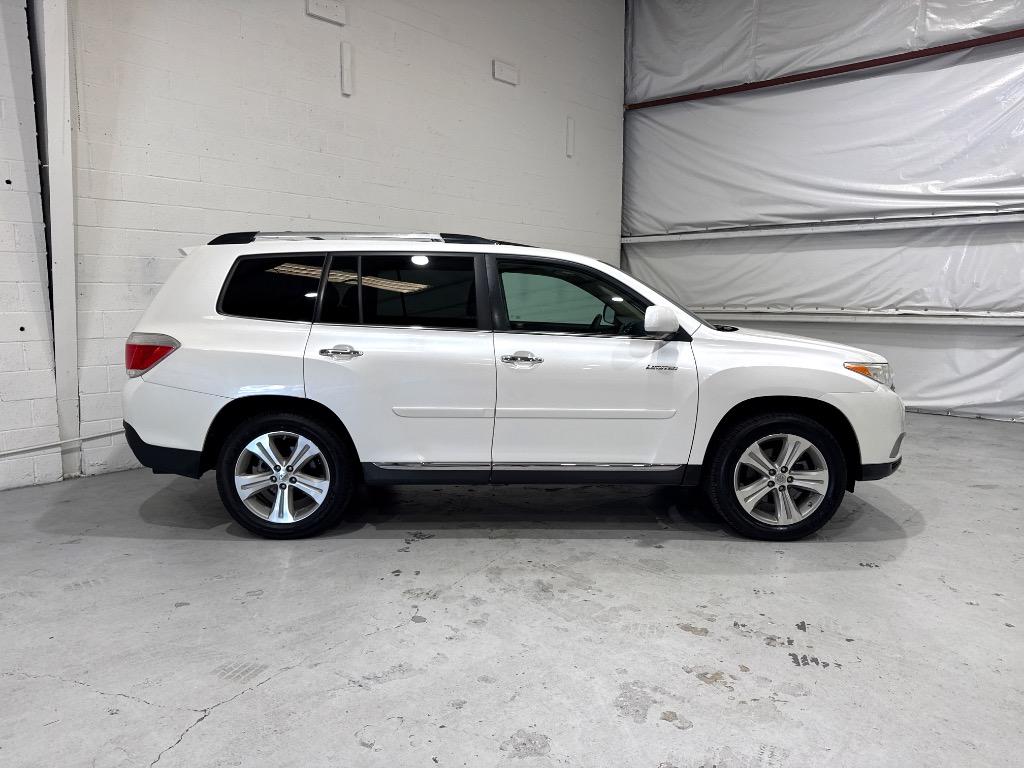 2013 Toyota Highlander - $14,995