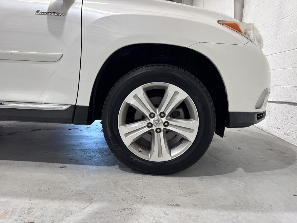 2013 Toyota Highlander - $14,995