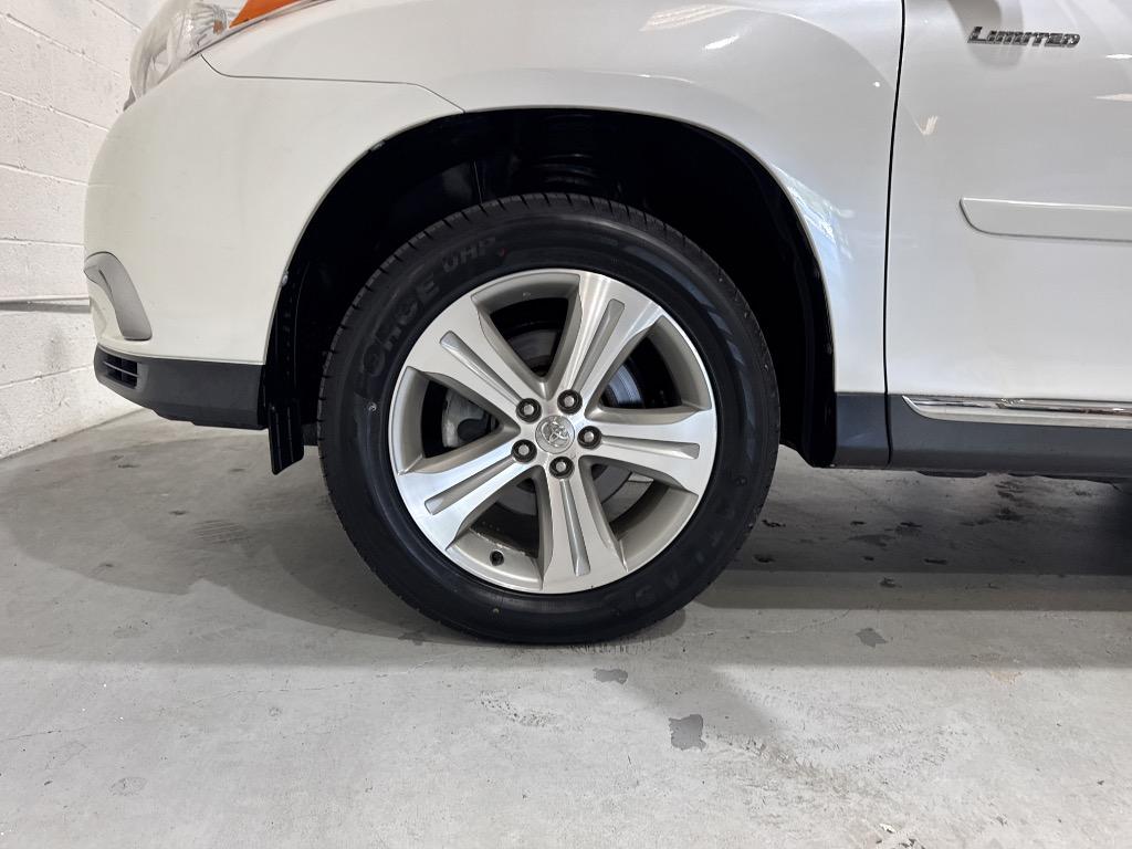 2013 Toyota Highlander - $14,995