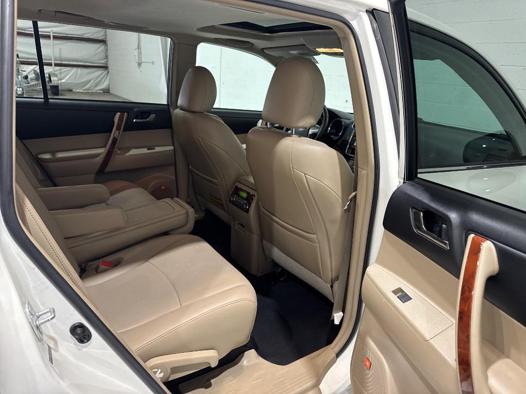 2013 Toyota Highlander - $14,995